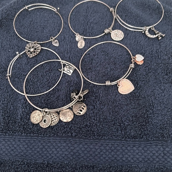 Miscellaneous bracelets - Picture 1 of 7